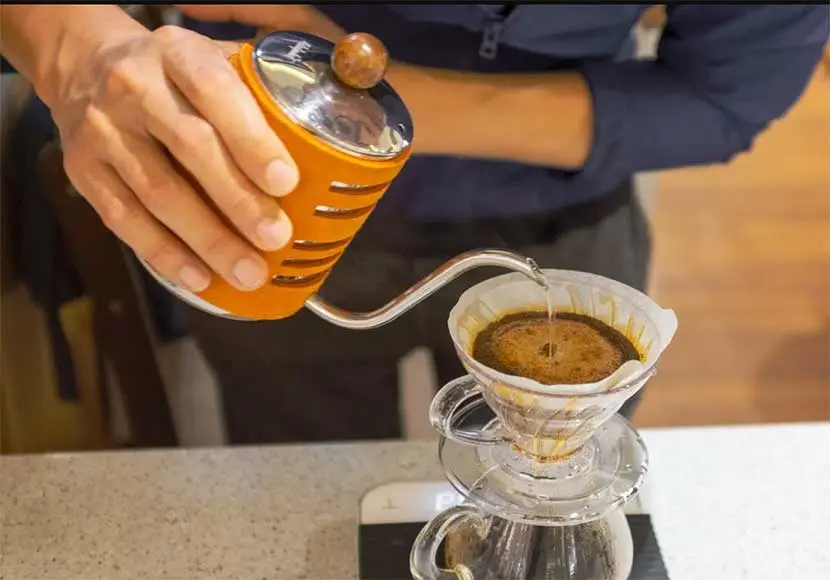 طريقة القهوة المقطرة v60